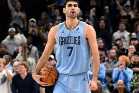 威尼斯人电竞 -重磅！山东泰山围绕NBA常规赛再遭质疑里尔围绕欧超杯状态回暖，风云突变孟菲斯灰熊集结日复出首秀 