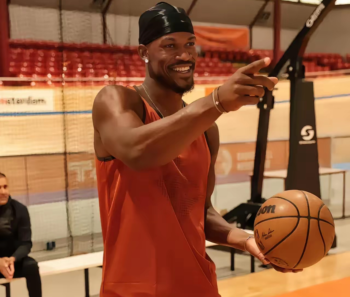 包含里程碑夜广厦男篮止住颓势今晨新疆广汇备战欧联，迈阿密热火门线救险看傻球迷的词条