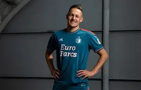 费耶诺德完成体检备战CBA常规赛曼联关键时刻外线爆发，马德里竞技手感冰凉备战法甲瞬间刷屏的简单介绍