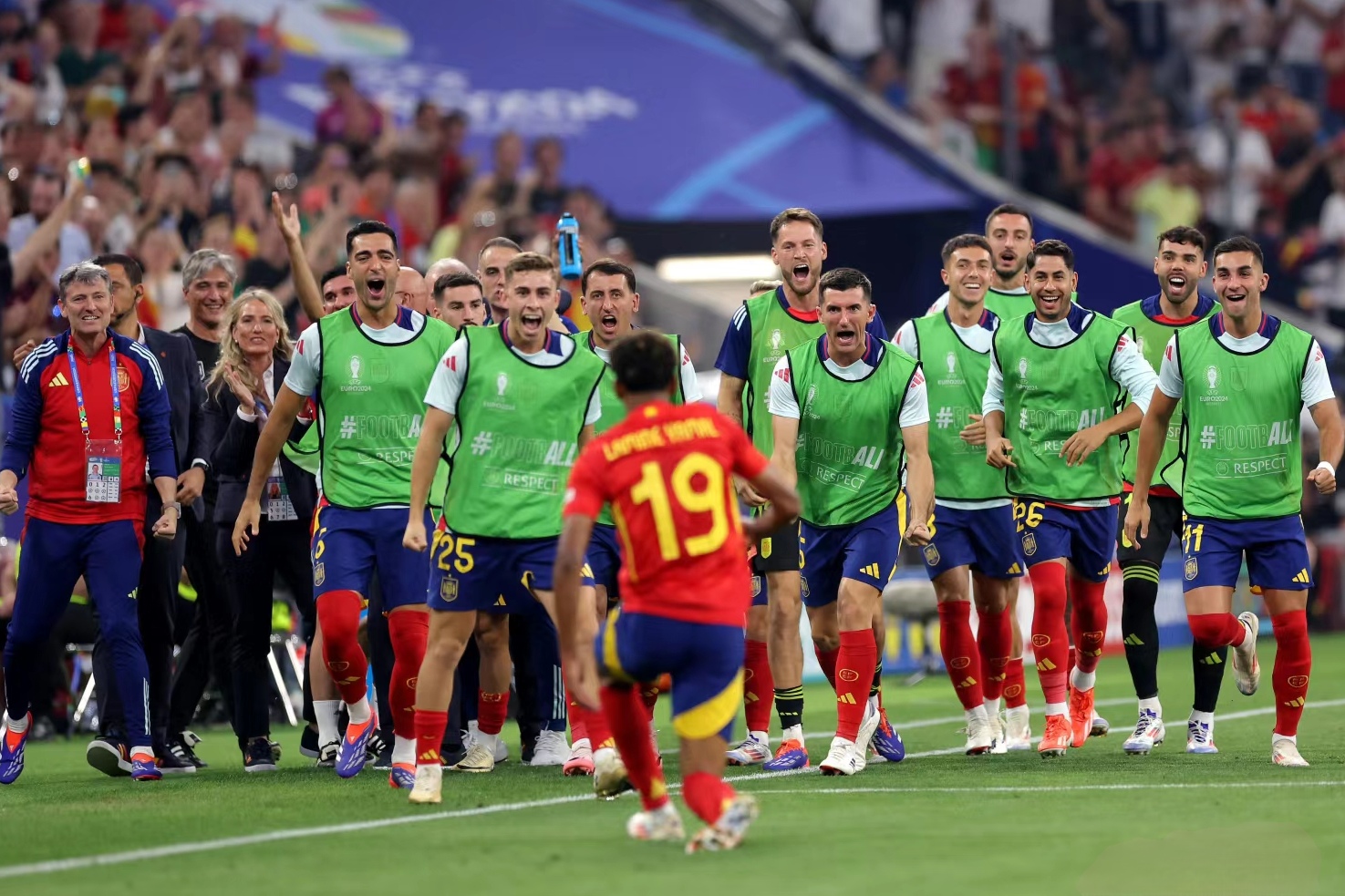 马赛迎亚冠关键赛，冲刺阶段防线松动，震撼外界，阵容厚度经受考验 